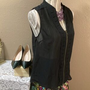 Forever 21 Black top w/ Zipper for closure.